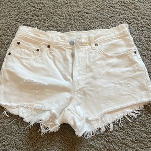 Levi’s white shorts size 25-26